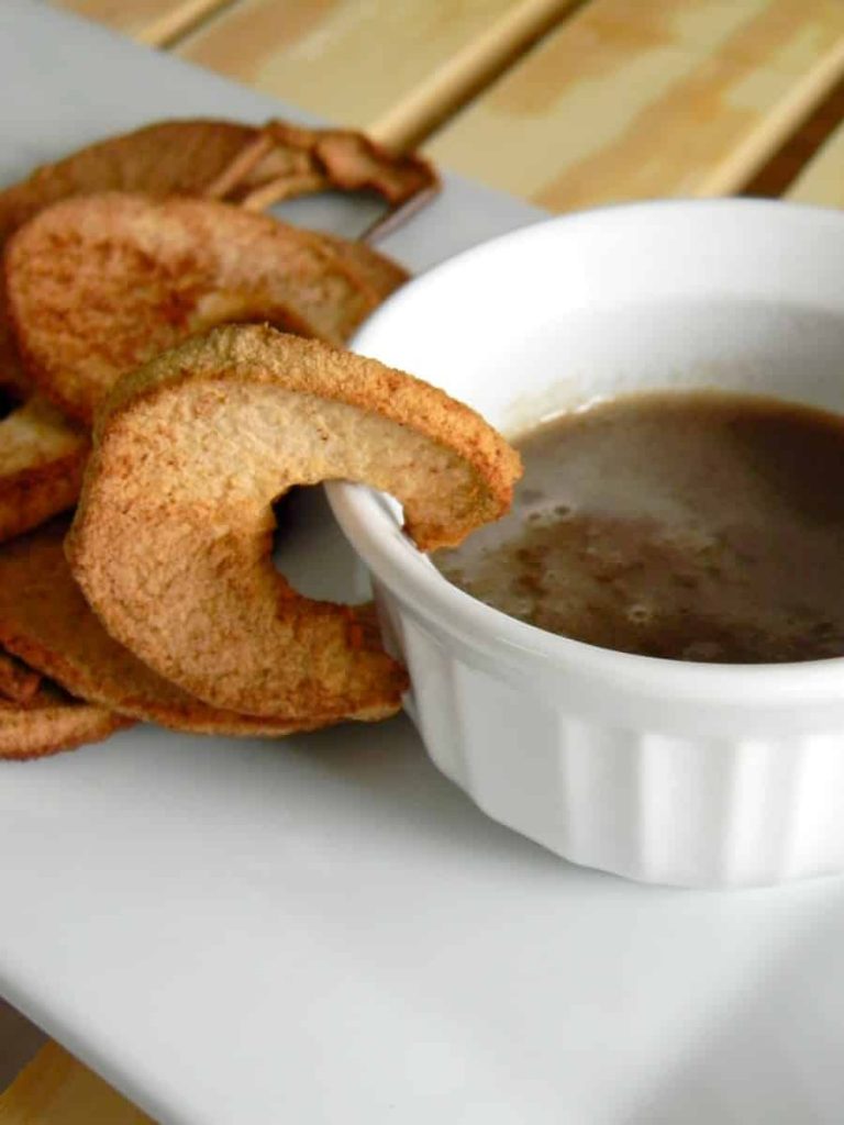 Need something new to make with your apples this Fall? Try these delicious homemade apple chips and this easy caramel sauce!