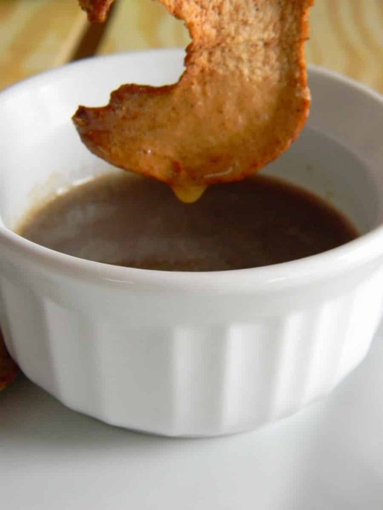 Need something new to make with your apples this Fall? Try these delicious homemade apple chips and this easy caramel sauce!