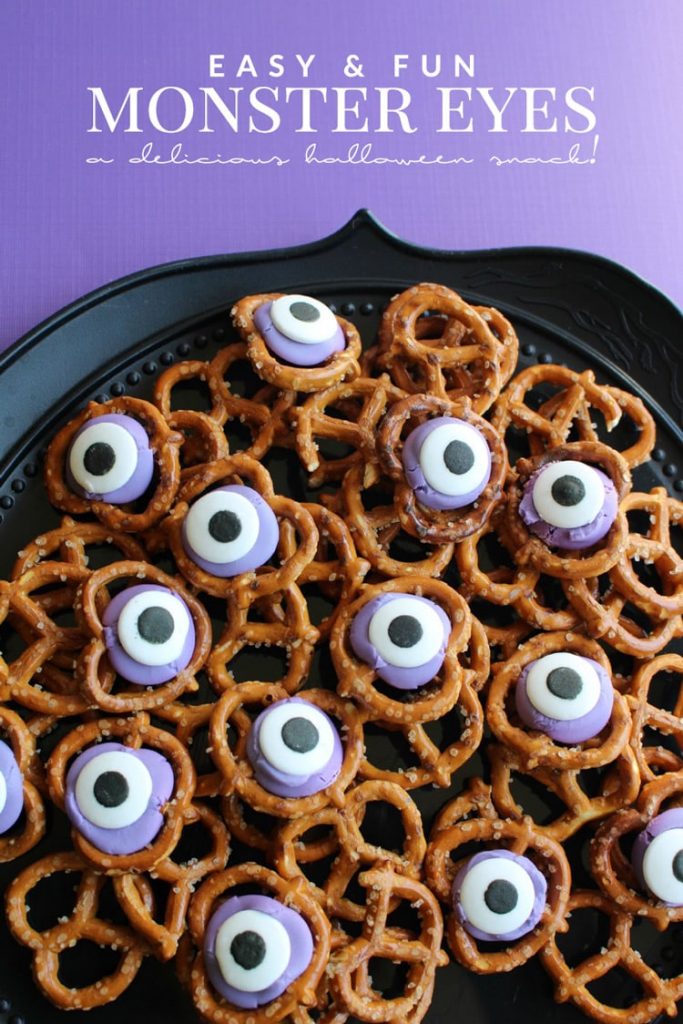 Monster Eyes Treat - a deliciously easy sweet and salty halloween snack that's perfect those scary movies nights! Fun to make with the whole family, too!