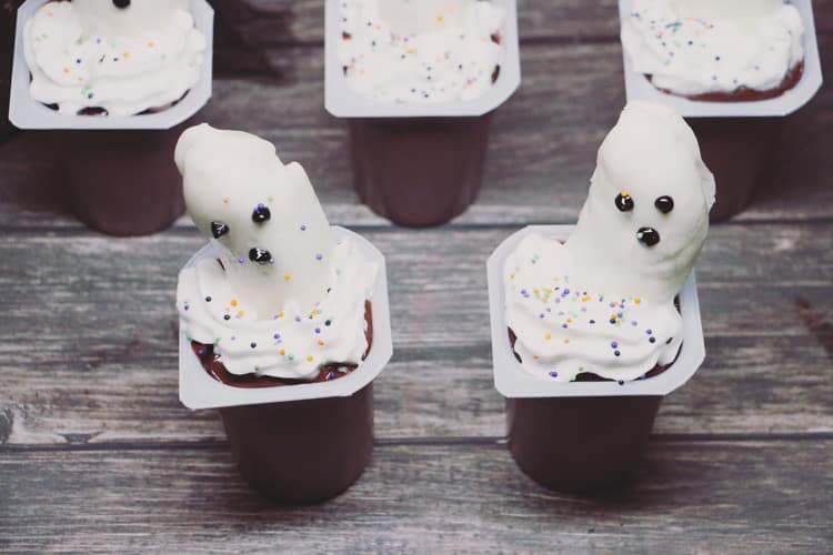Make Halloween even more delicious with this Banana Ghost Pudding Cups Super Snack Pack Mix-In! Great for the whole family to create and enjoy together!