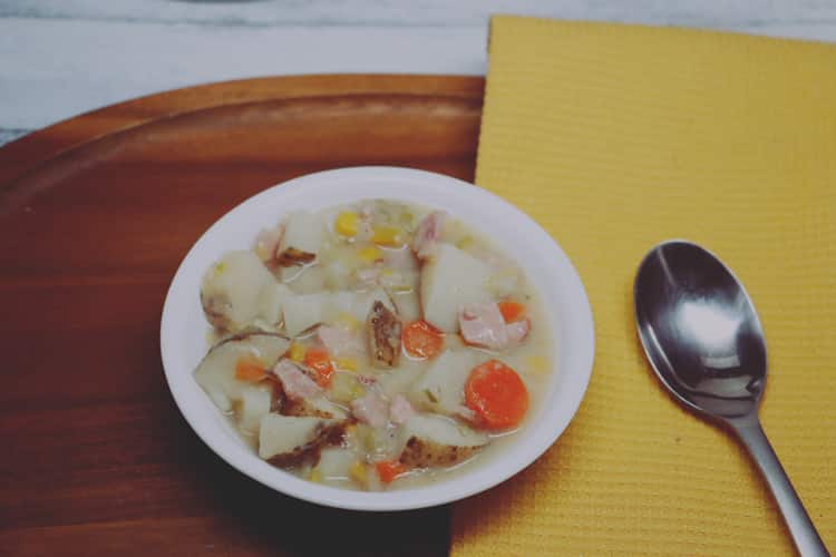 Need a new Fall meal that meets your need for delicious comfort food? Then this Potato Leek and Corn Chowder is a MUST!