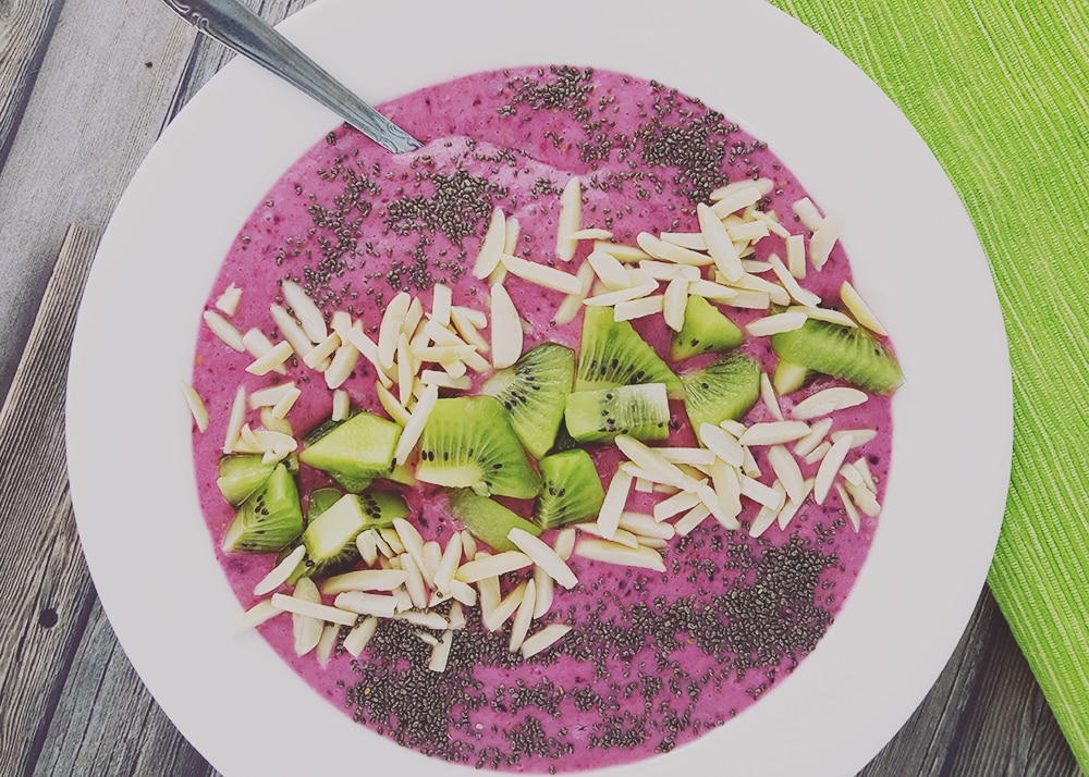 This blueberry raspberry smoothie bowl is packed with great flavor and bright colors! Have it for breakfast, a mid-day snack or even dessert!