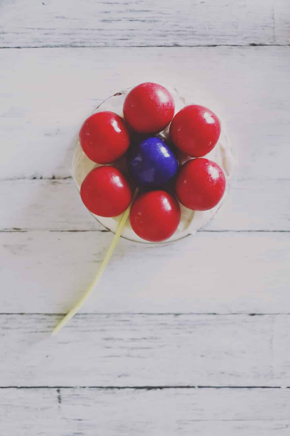 These super simple gumball flowers make the perfect Spring decor for your table! With their bright colors and sweet flavors, everyone will love them!