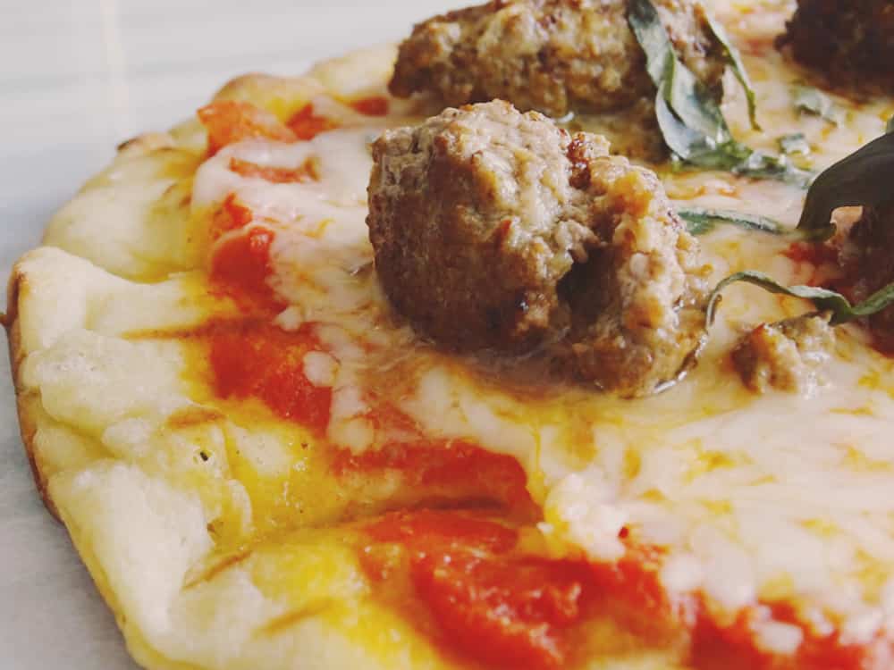 This meatball marinara naan flatbread is the perfect lighter, fresher substitution to a meatball marinara sub. Perfect for the hot Summer months!