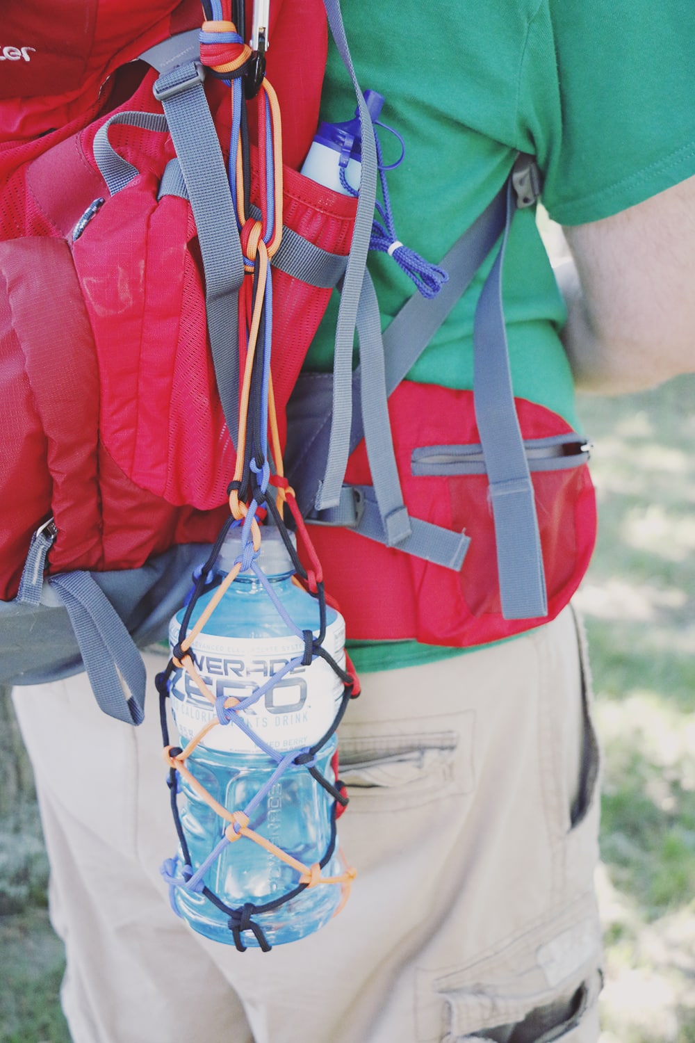 Make hiking even more enjoyable this Summer with this paracord water bottle holder DIY and these easy ways to stay hydrated!