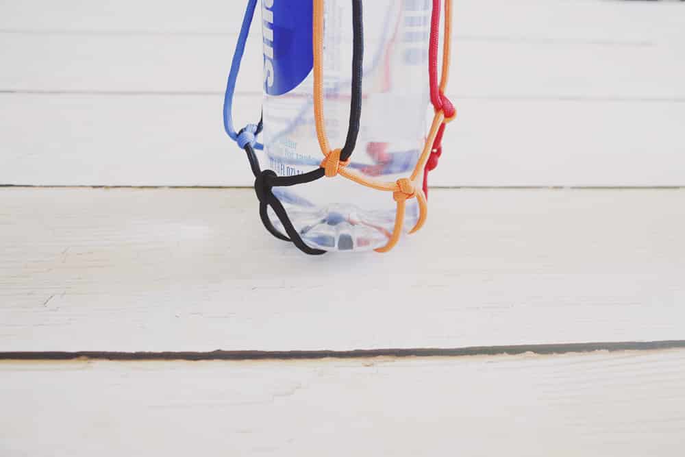 Make hiking even more enjoyable this Summer with this paracord water bottle holder DIY and these easy ways to stay hydrated!