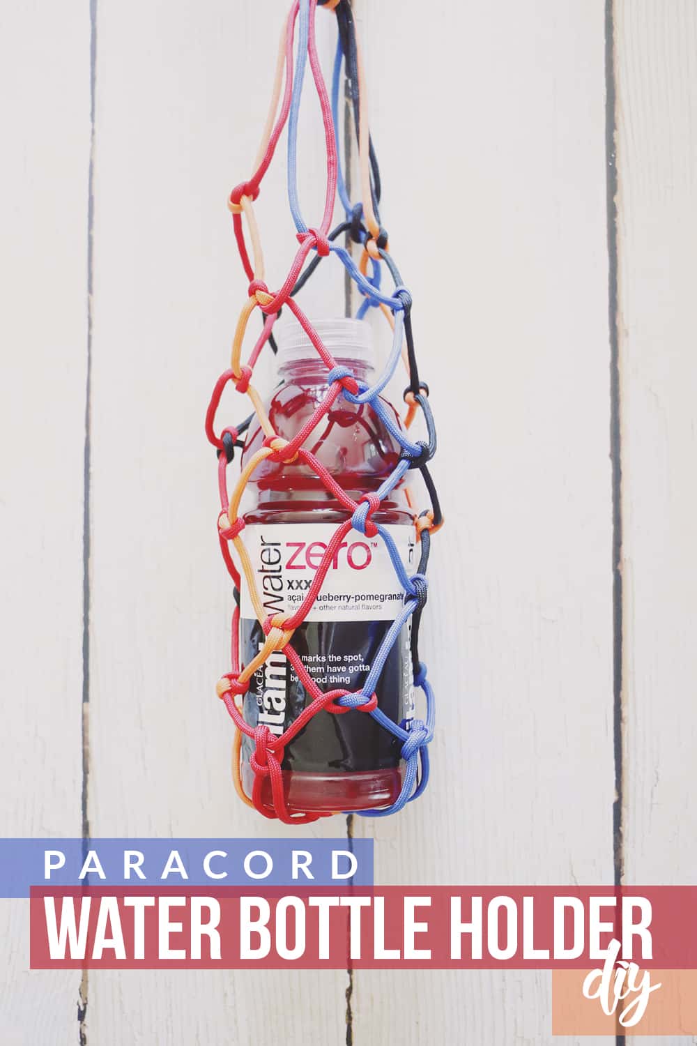 Make hiking even more enjoyable this Summer with this paracord water bottle holder DIY and these easy ways to stay hydrated!