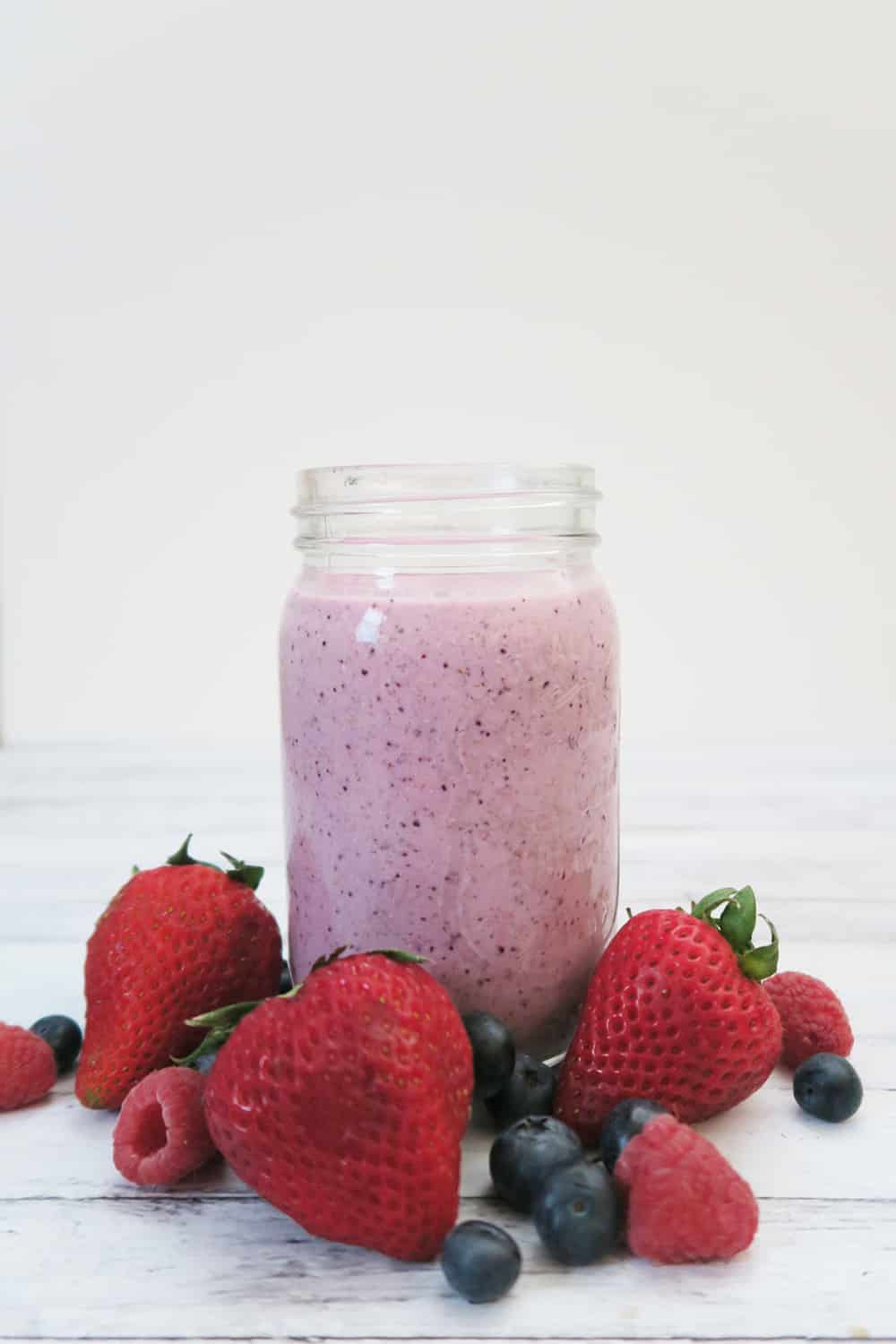 berry smoothie with milk