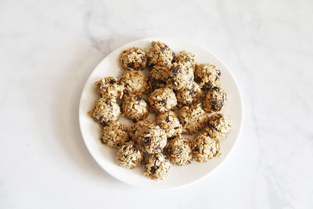 Need the perfect small snack to maintain your energy while you're on your adventures? You HAVE to try these No Bake Trail Mix Energy Bites!