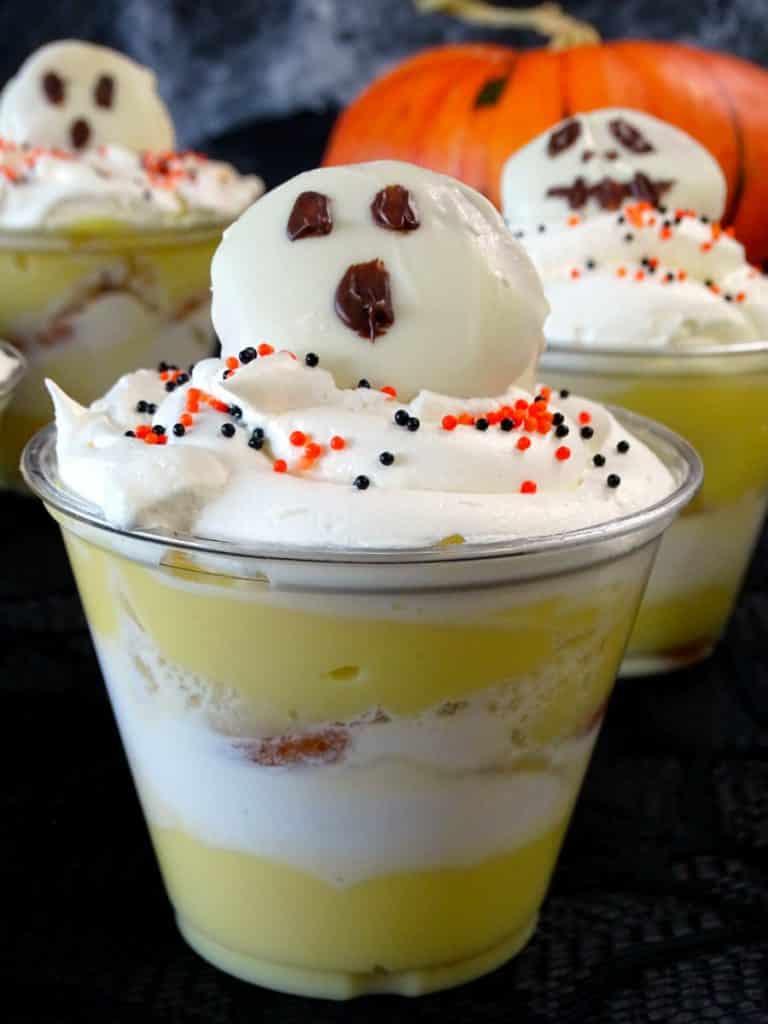 Need a fun dessert that's kid and adult approved? You've got to try these Halloween Banana Pudding Parfaits! So good and so simple!