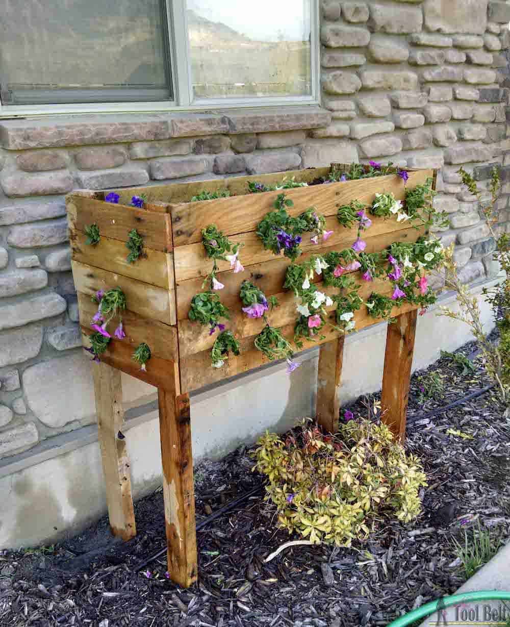 Easy and Inexpensive DIY Outdoor Planter Boxes, Flower Boxes and