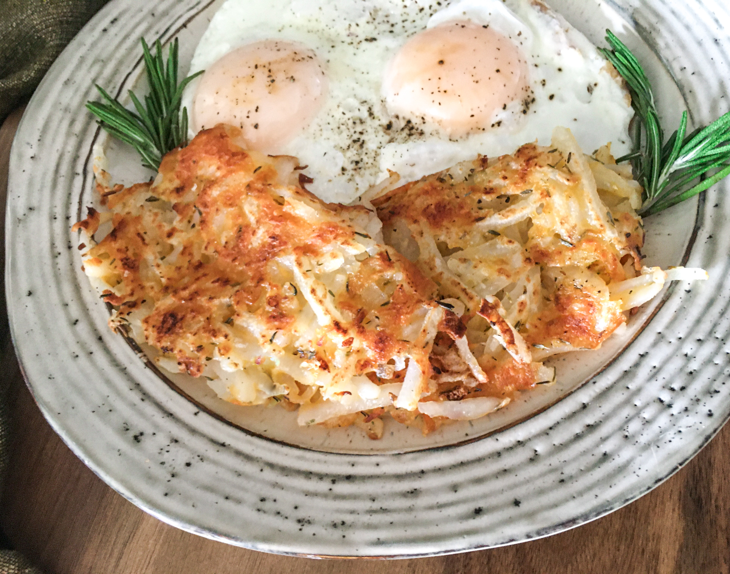 Crispy Cast Iron Skillet Hash Browns with Cheese Bird's Eye Meeple