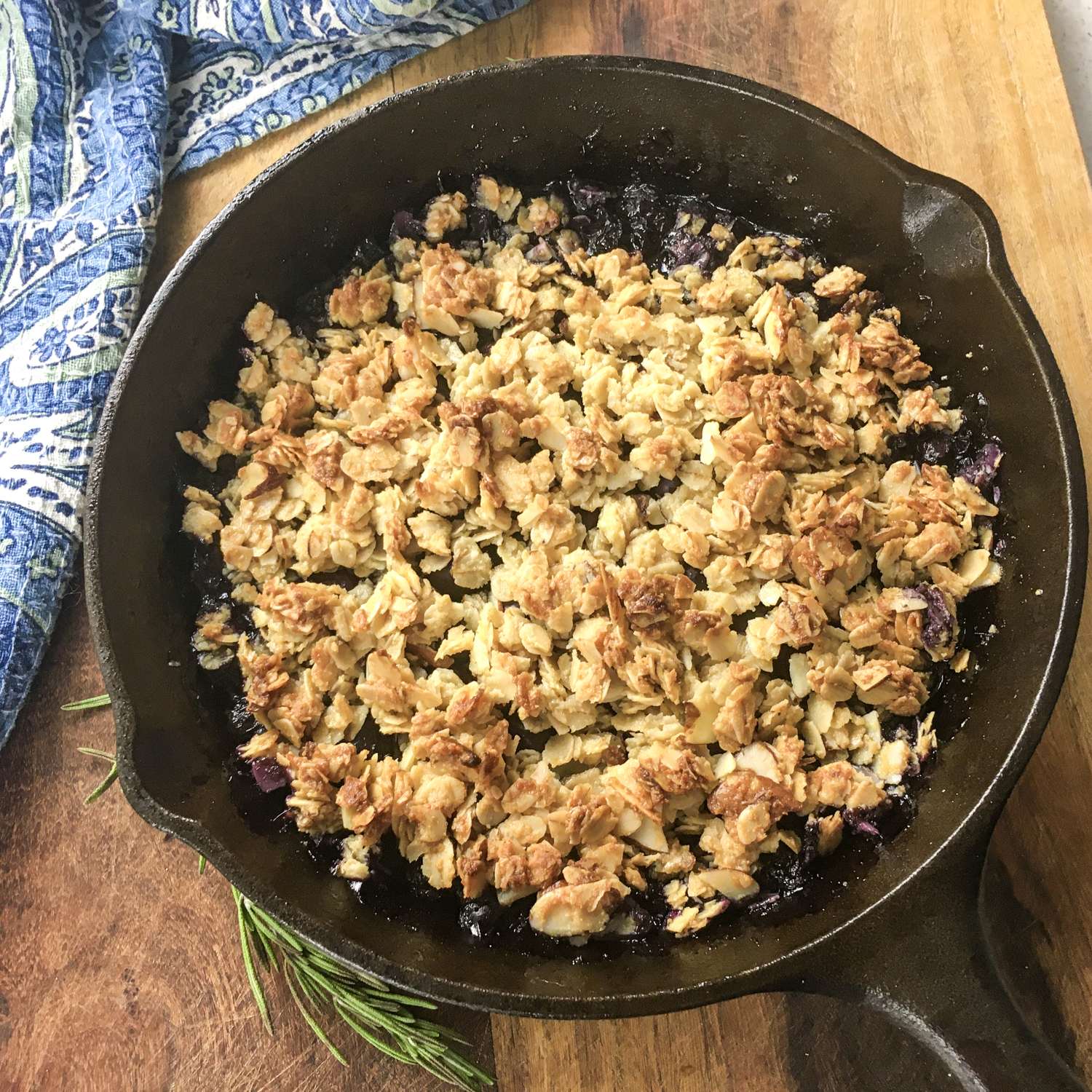 Tagapple Blueberry Crisp In Cast Iron Skillet